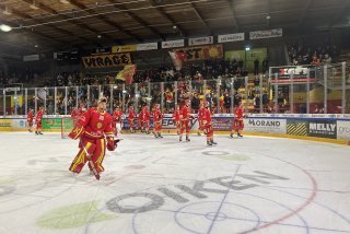 Un tour d'honneur mérité pour Remo Giovannini et les joueurs du HC Sierre après la victoire contre les GCK Lions